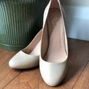Franco Sarto cream leather stacked heel pumps